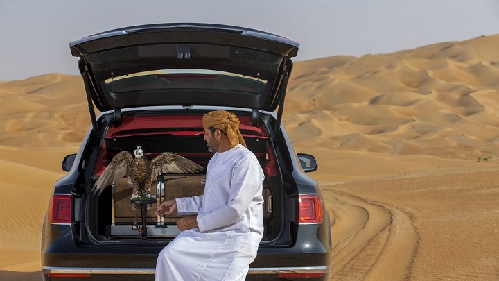 Bentley-Bentayga-Falconry