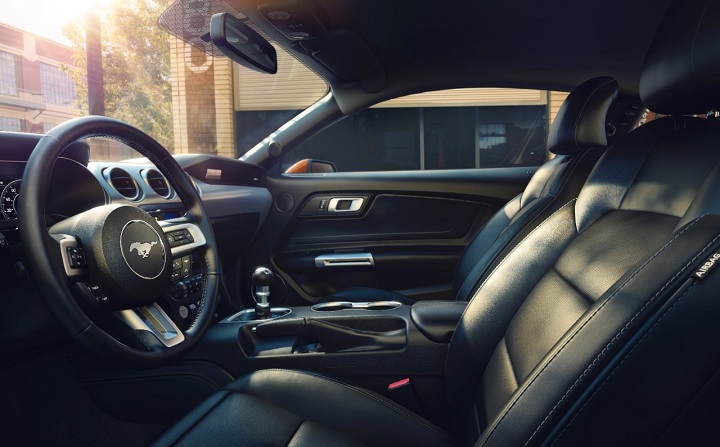 Mustang-GT-V8-interior