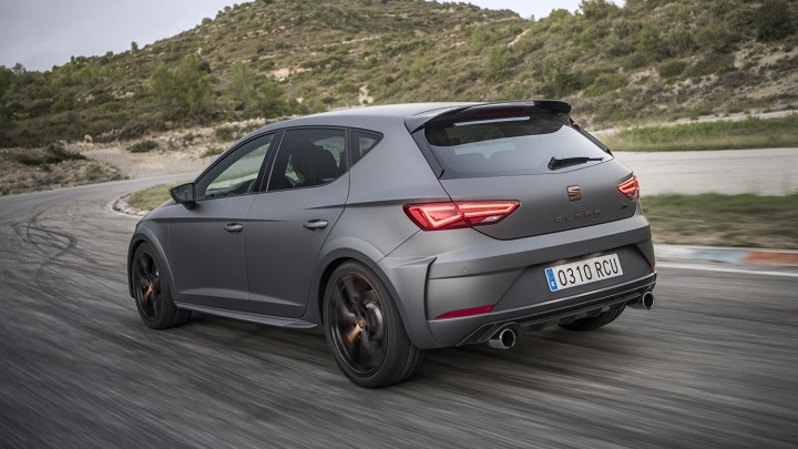 SEAT-Leon-Cupra-R-zaga