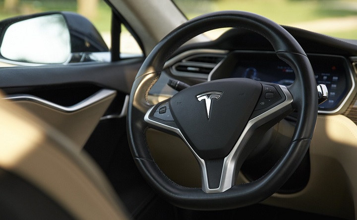 Tesla-Model-3-volante