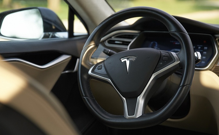 Tesla-Model-3-volante