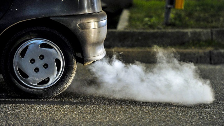 coche-contaminando