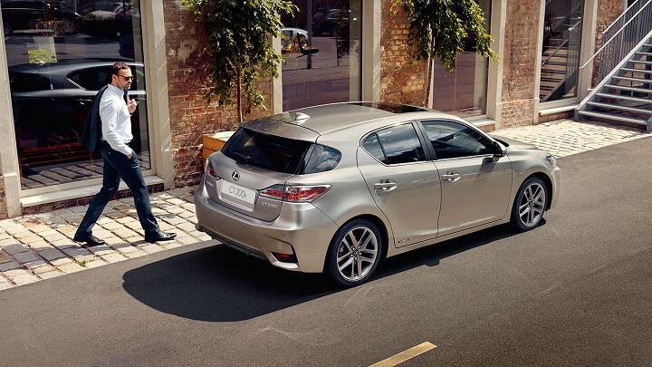 Lexus-CT-200h-zaga