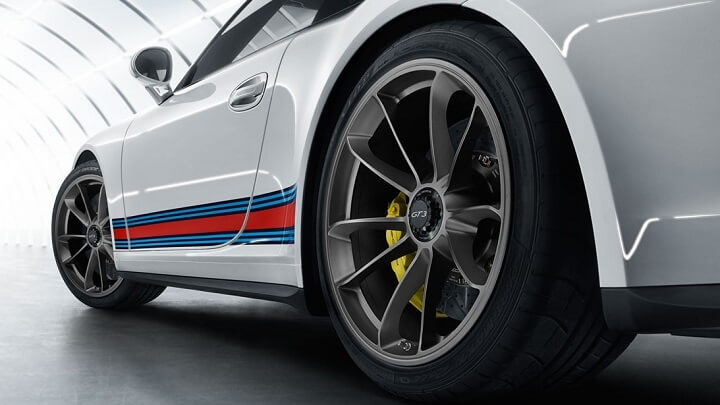 Porsche-911-Martini-Racing