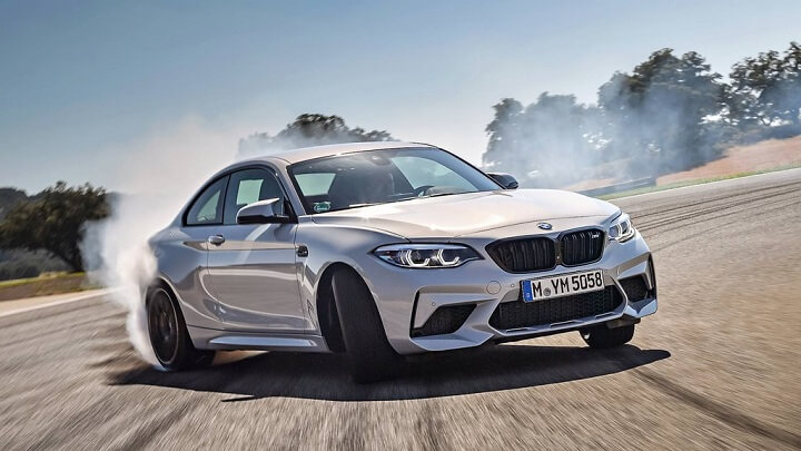 BMW-M2-Competition-derrapando