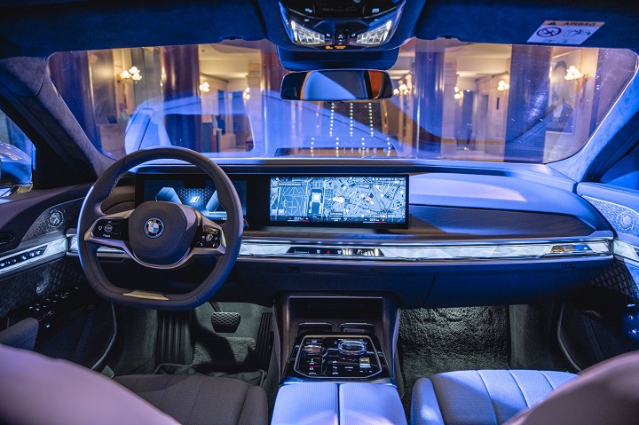 BMW-i7-xDrive60-interior