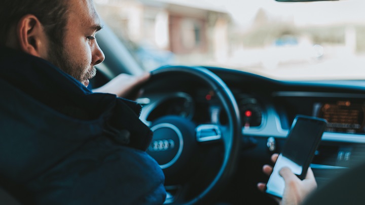 conduciendo-con-el-movil